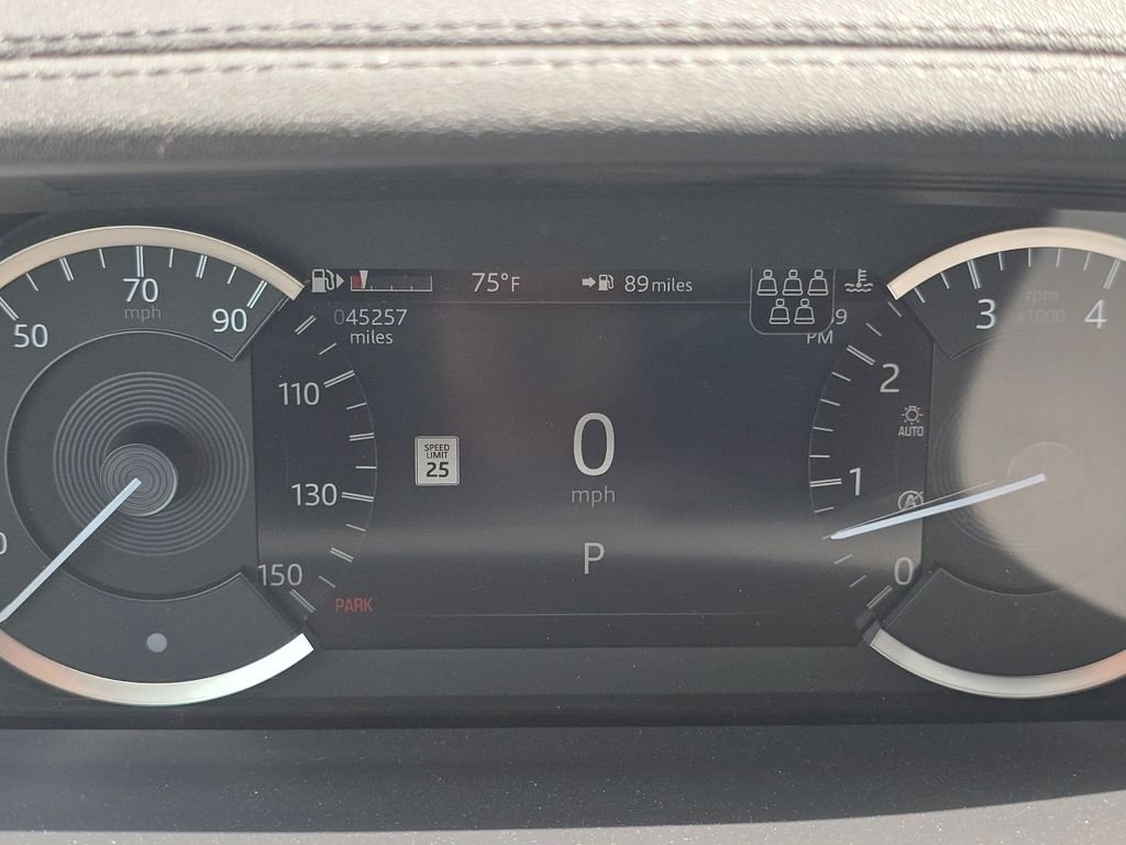 Used 2023 Yulong White Metallic Land Rover S R-Dynamic image 27