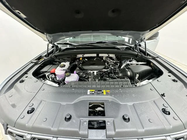 New 2026 Silver Zynith Exterior Paint Jeep Altitude image 19