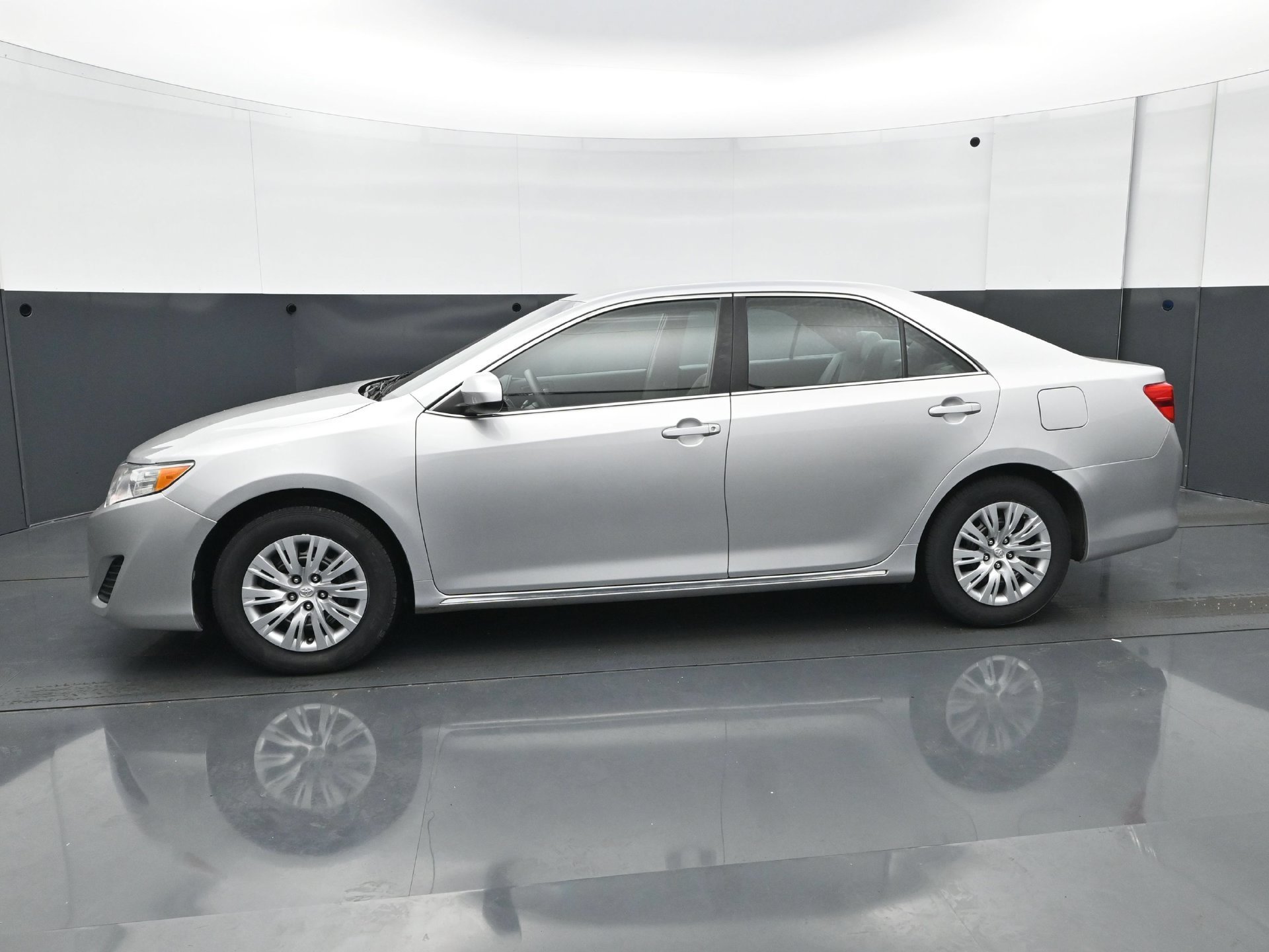 Used 2014 Toyota Camry LE with VIN 4T4BF1FK5ER399219 for sale in Burnsville, Minnesota