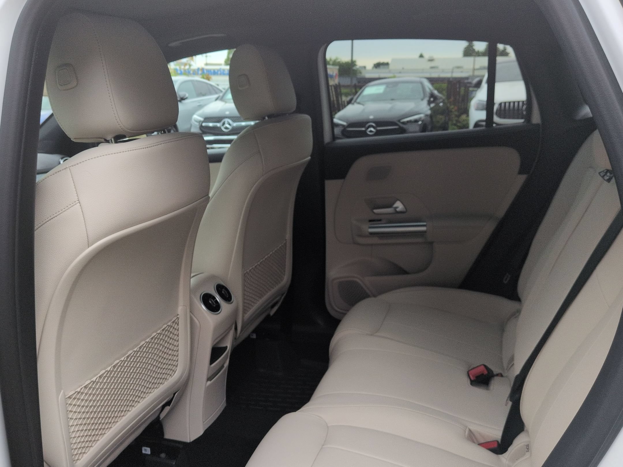 New 2026 Polar White Mercedes-Benz GLA 250 image 51