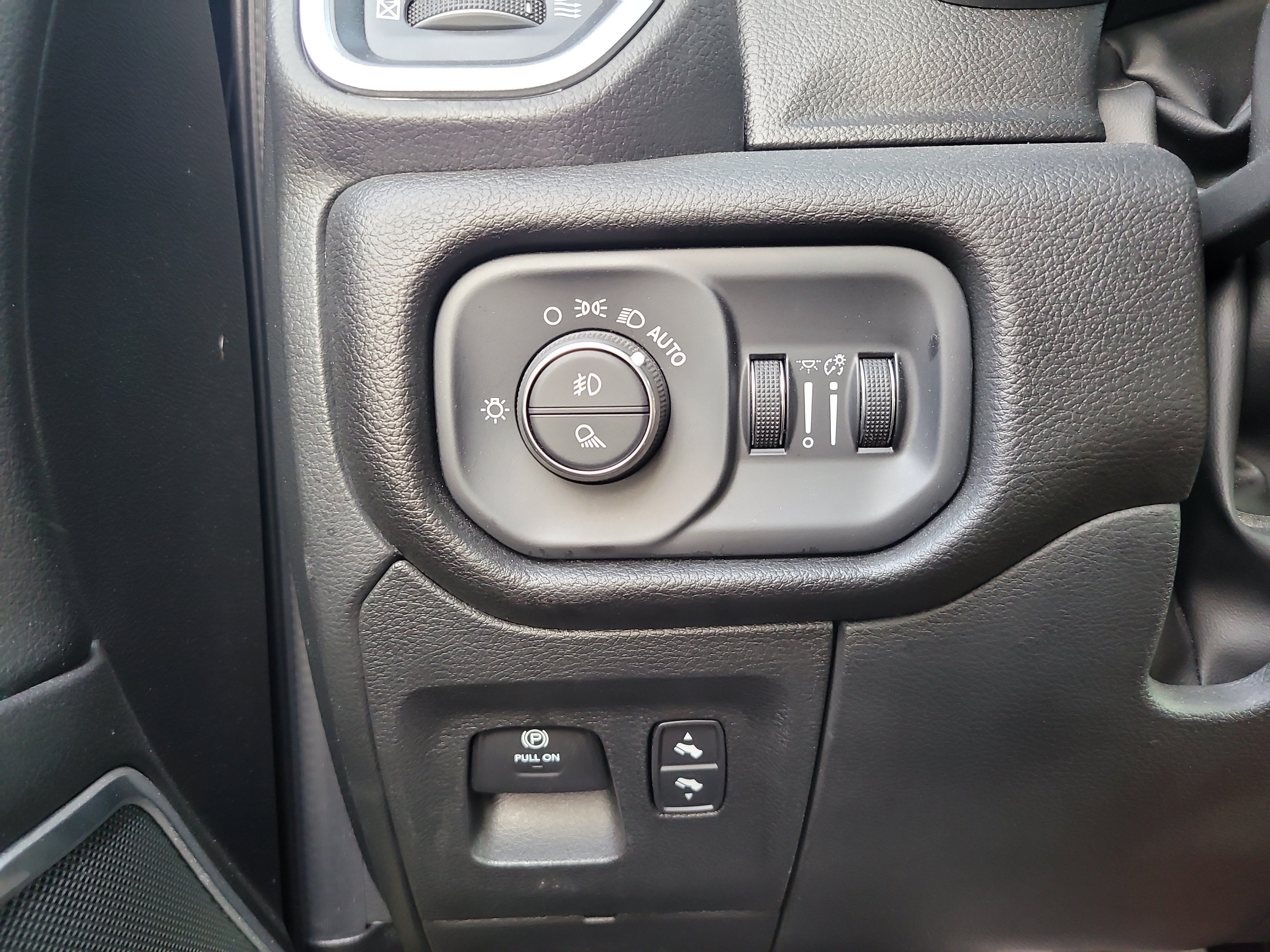 Used 2023 Diamond Black Crystal Pearlcoat Ram Laramie image 30