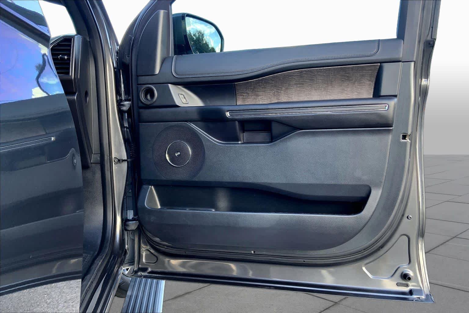 Used 2019 Magnetic Ford Limited image 22