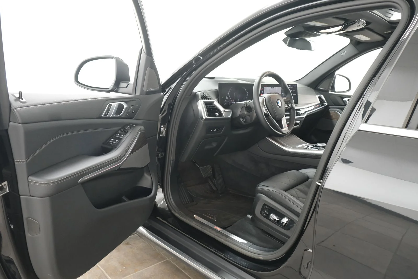 Certified Used 2026 Black BMW xDrive40i image 24