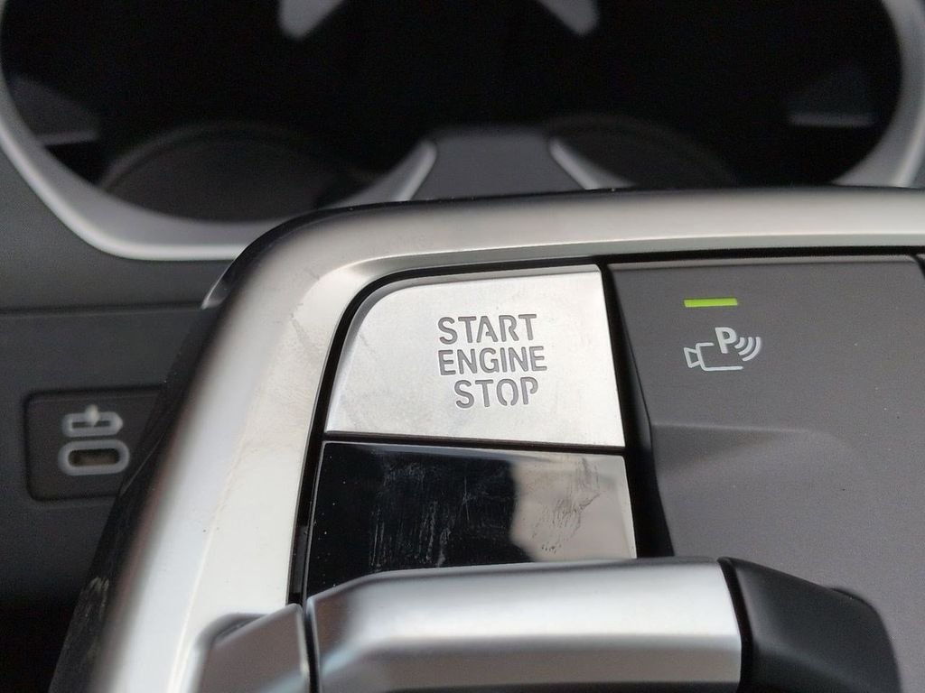New 2026 Cape York Green Metallic BMW xDrive28i image 28