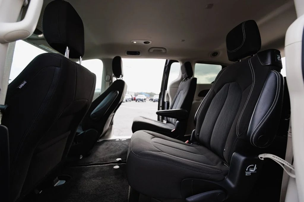 Used 2023 Gray Chrysler LX image 3