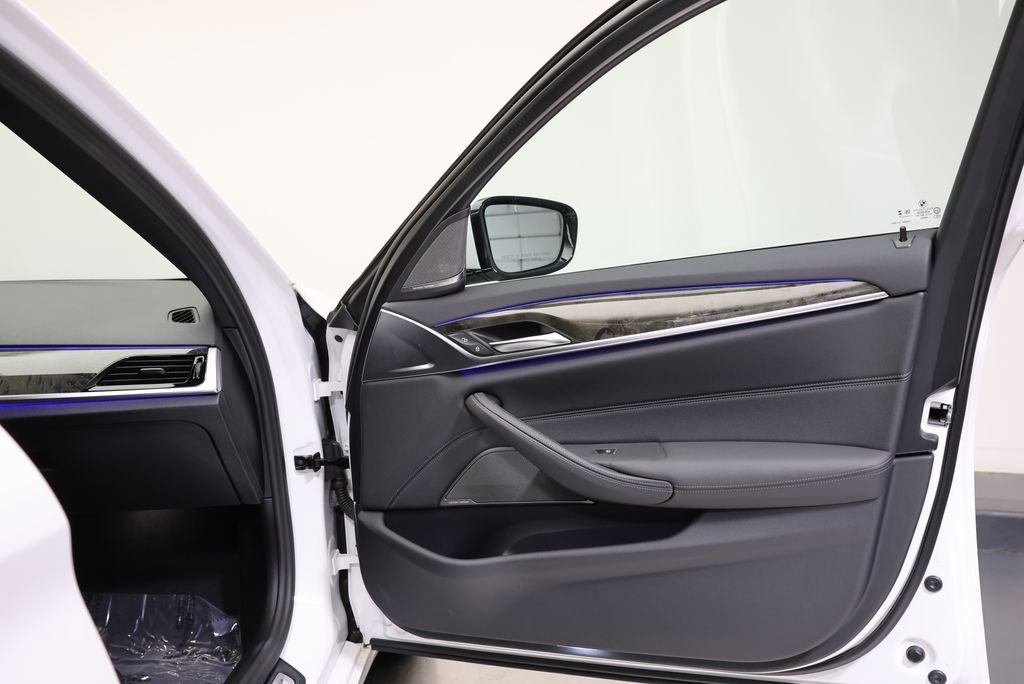2023 BMW 5 Series 540i - Photo 37