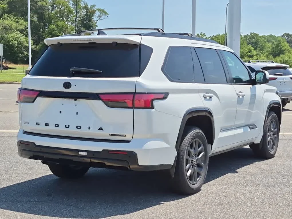 Used 2026 Wind Chill Pearl Toyota Platinum image 3
