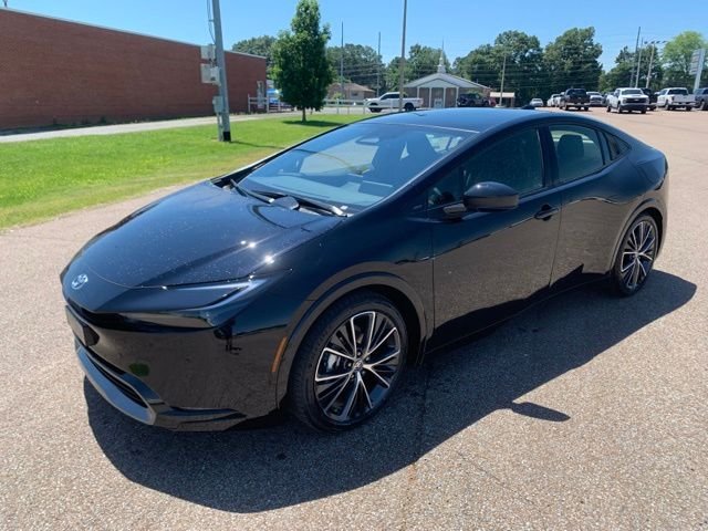 New 2026 Midnight Black Metallic Toyota XLE image 3