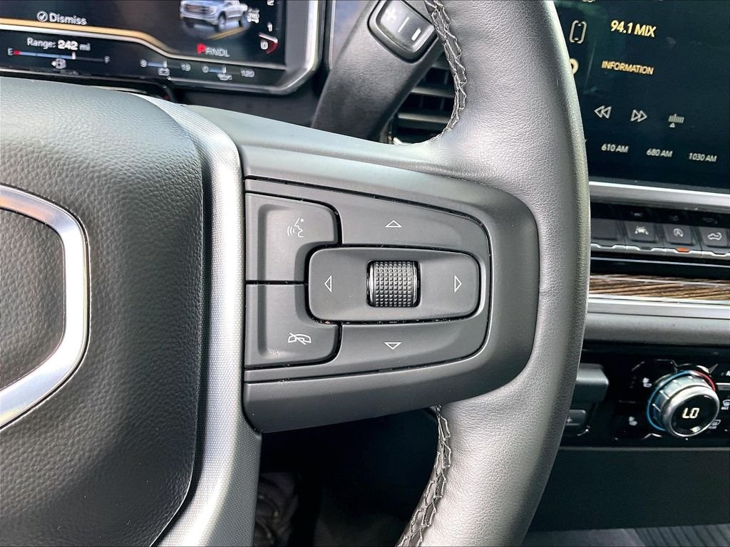 Used 2025 Summit White GMC Elevation image 22