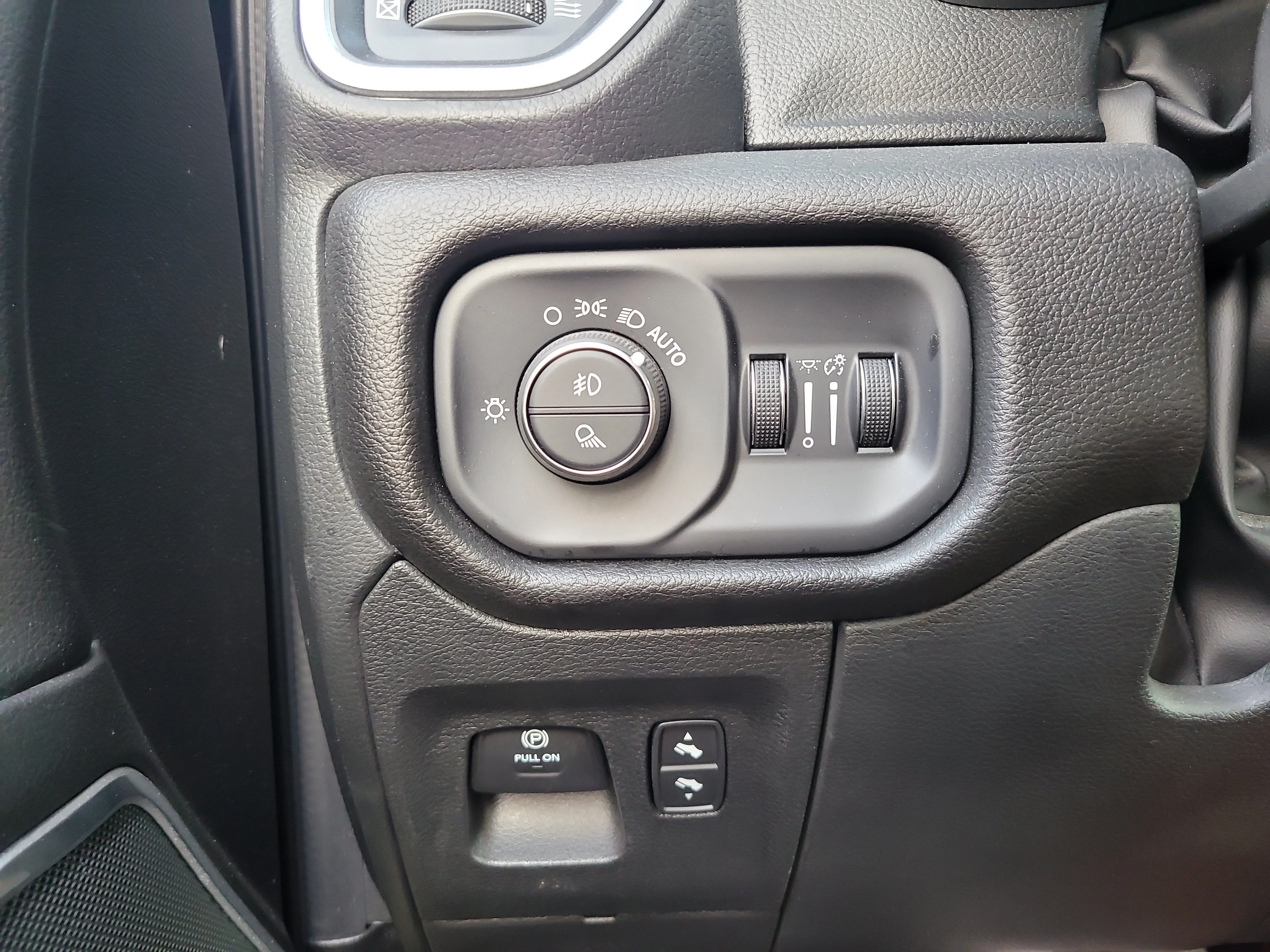 Used 2023 Diamond Black Crystal Pearlcoat Ram Laramie image 30