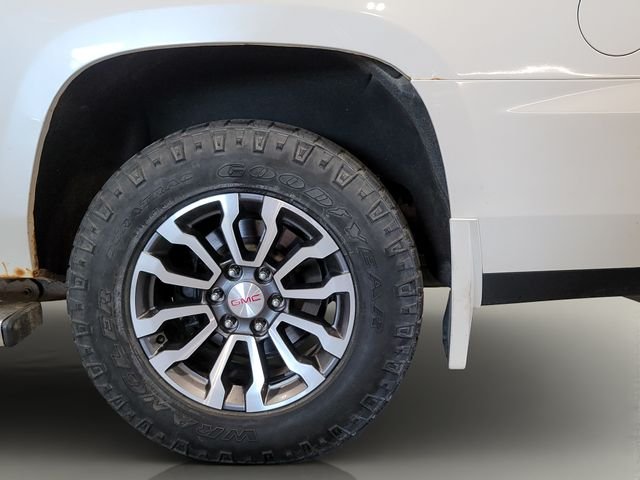 Used 2015 White Diamond Clearcoat GMC Denali image 41