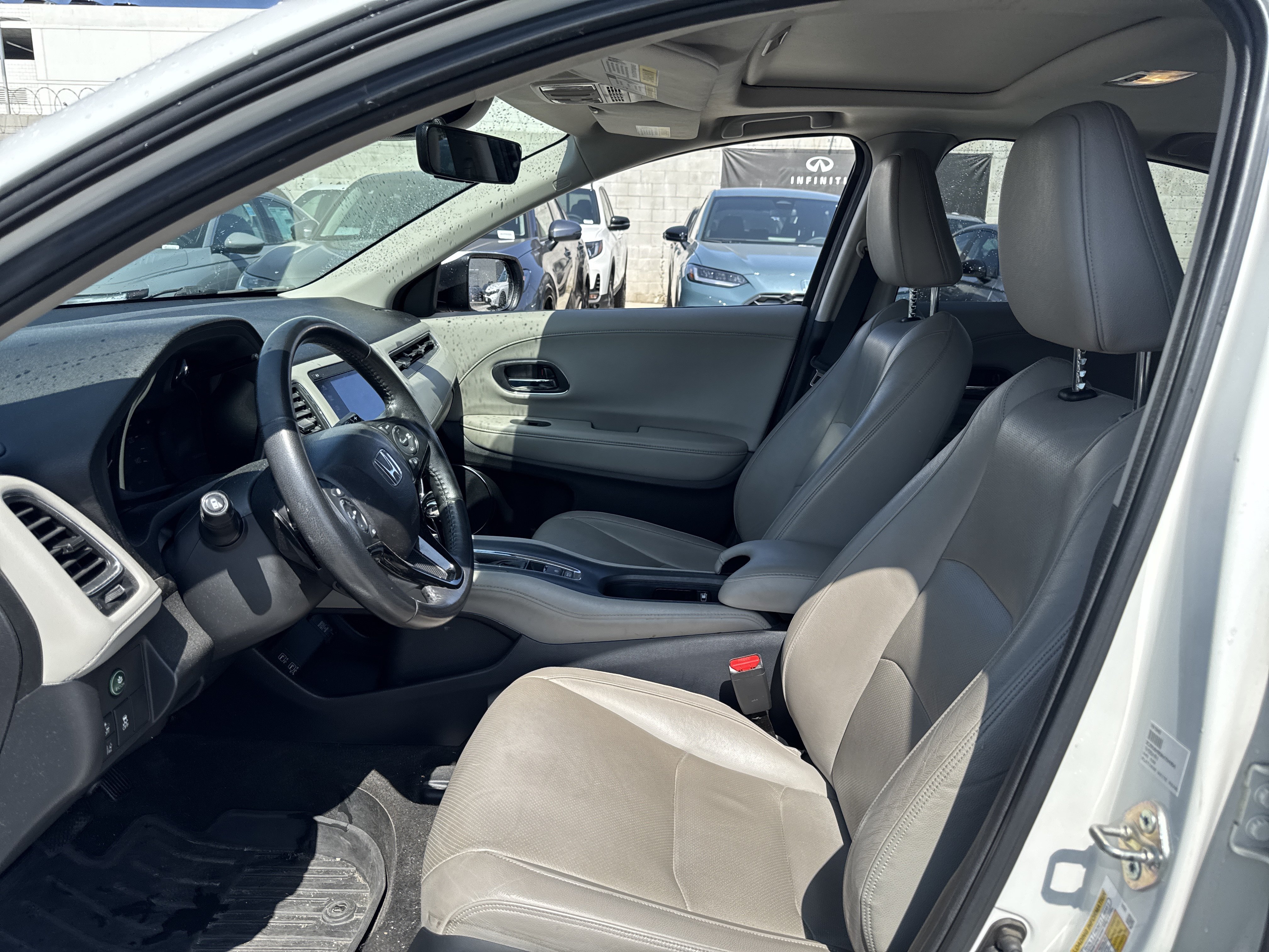Used 2019 Platinum White Pearl Honda Touring image 9