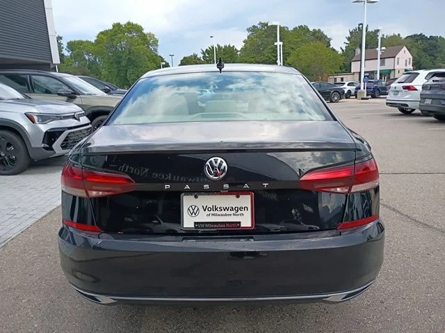 Used 2020 Black Volkswagen 2.0T SE image 7