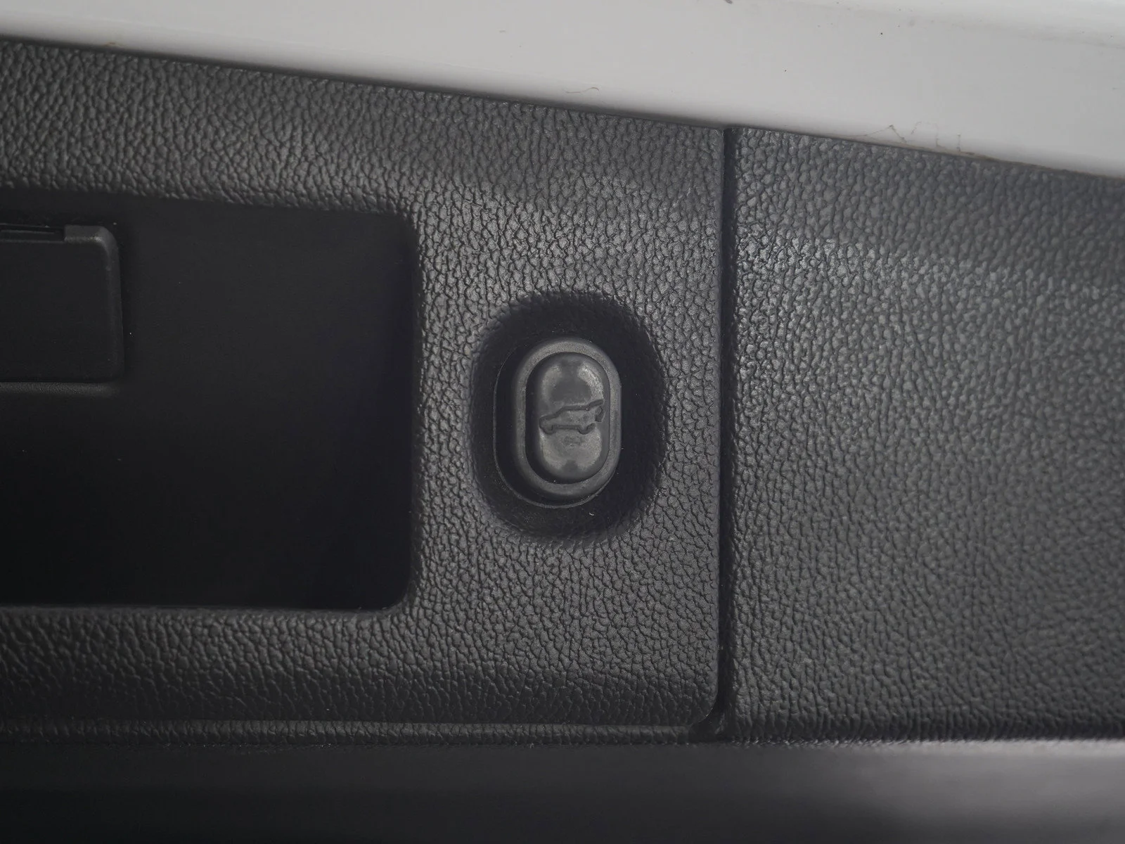 Used 2015 White GMC Denali image 11