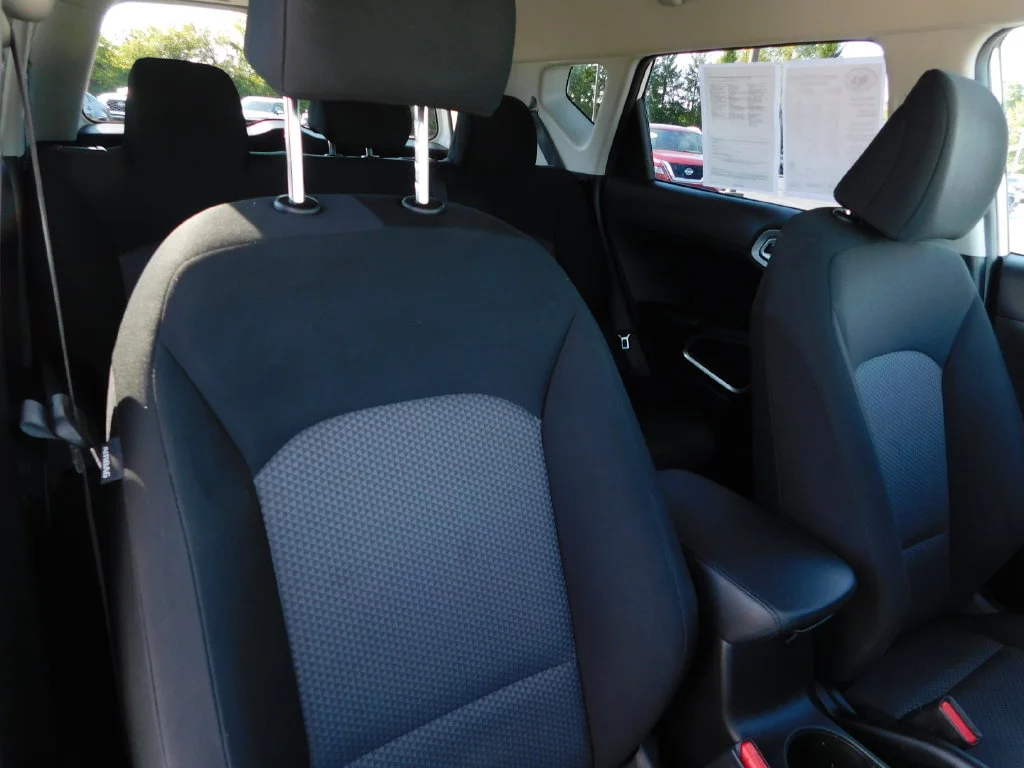 Used 2025 White Kia LX image 18