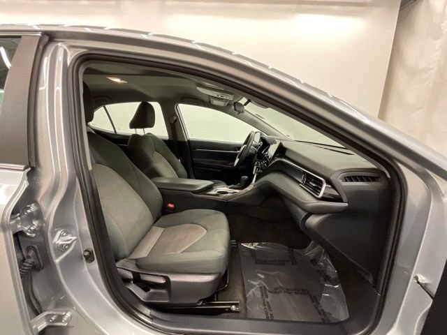 Used 2022 Silver Toyota LE image 22