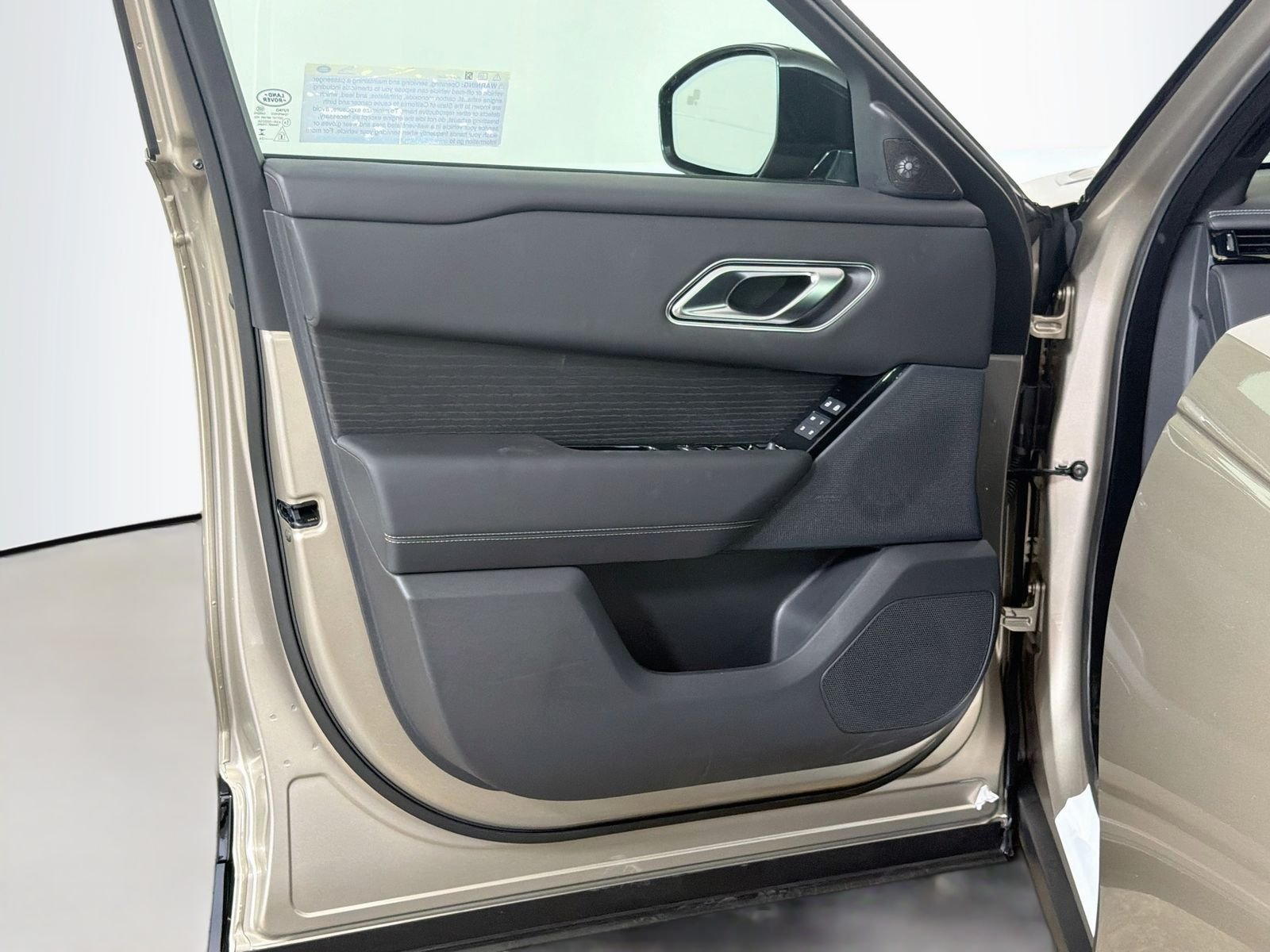 New 2026 Batumi Gold Land Rover Belgravia Edition image 20
