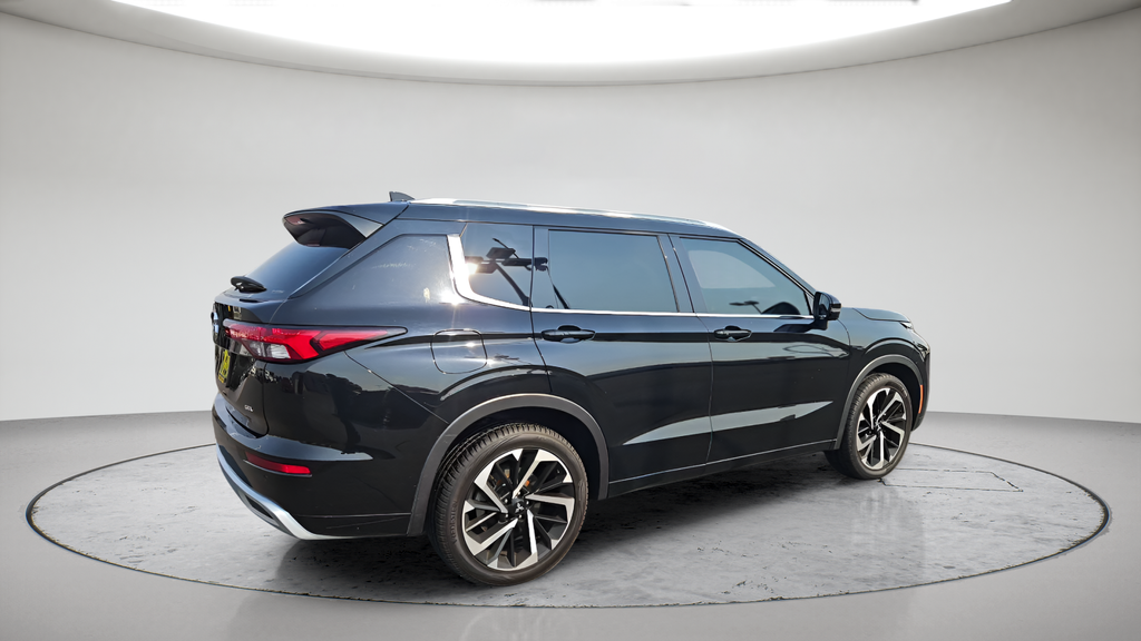 2023 Mitsubishi Outlander SEL - Photo 4