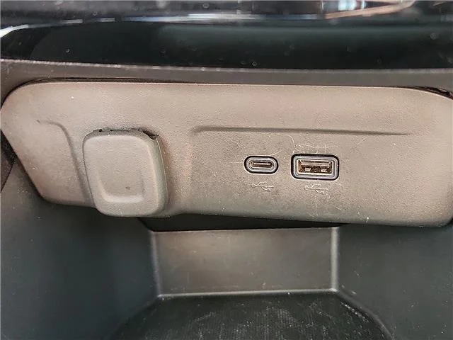 Used 2025 White Chevrolet LT Front-Wheel Drive image 17