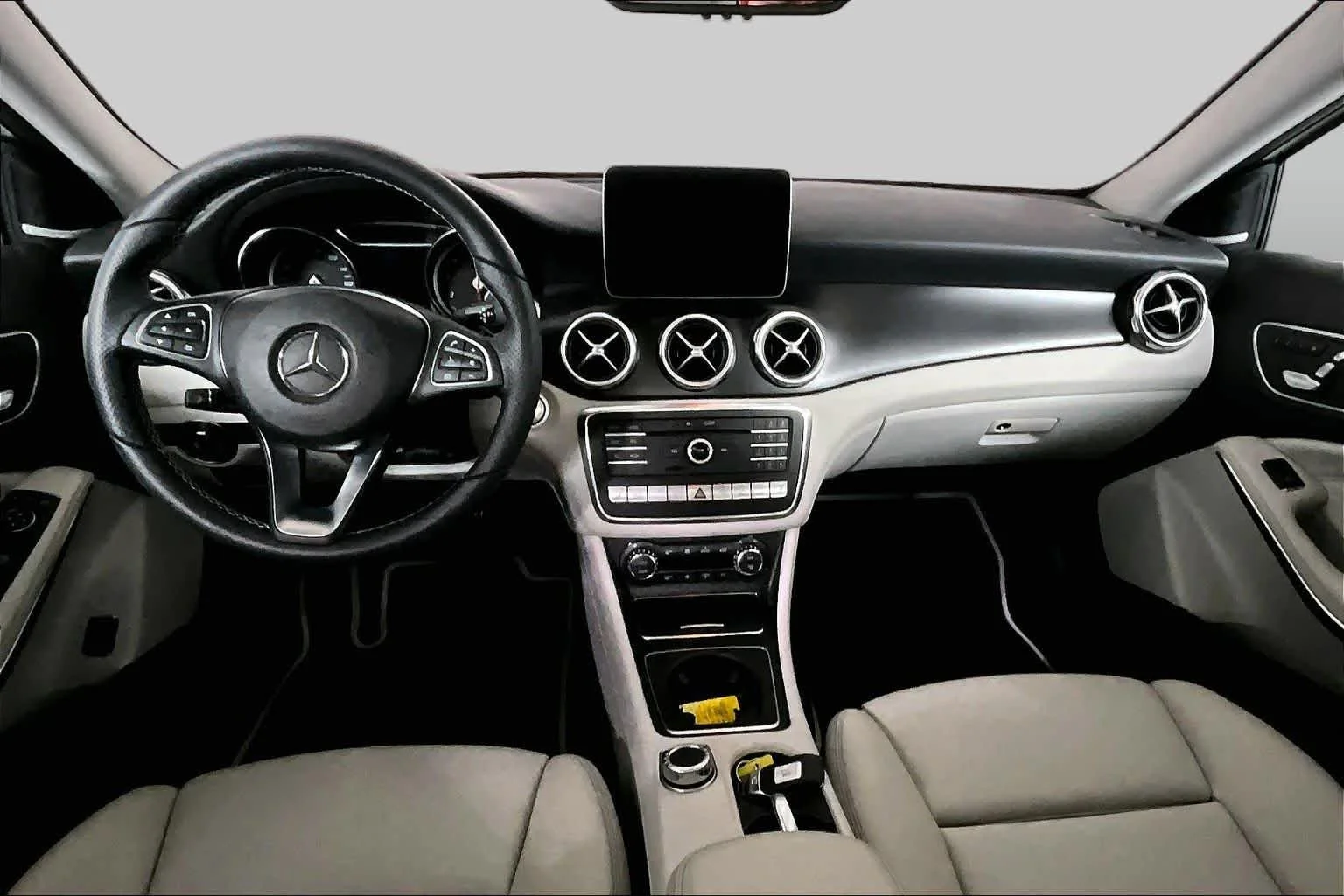 Used 2018 Polar White Mercedes-Benz GLA 250 image 16