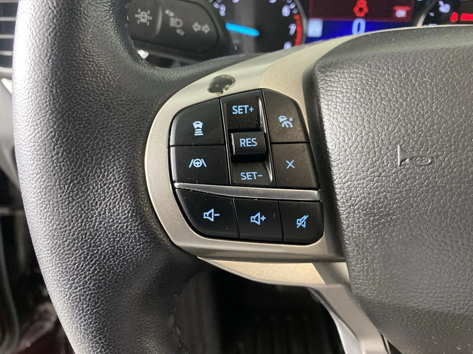 Used 2023 Jewel Red Metallic Tinted Clearcoat Ford XLT image 19