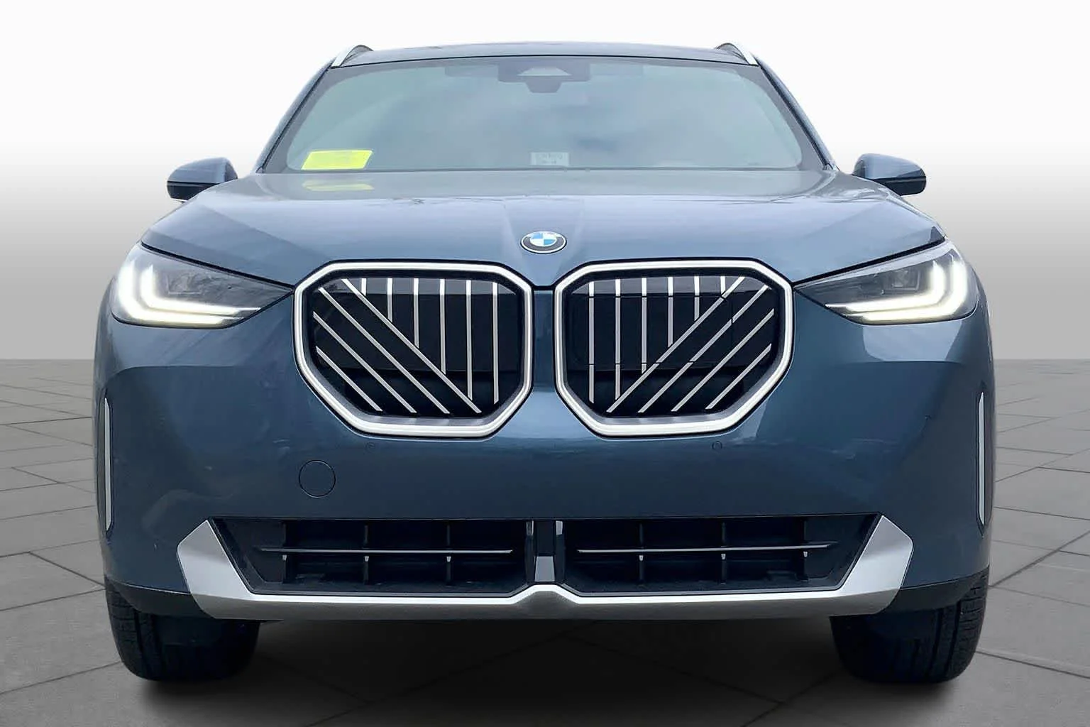 New 2026 Arctic Race Blue metallic BMW 30 xDrive image 3