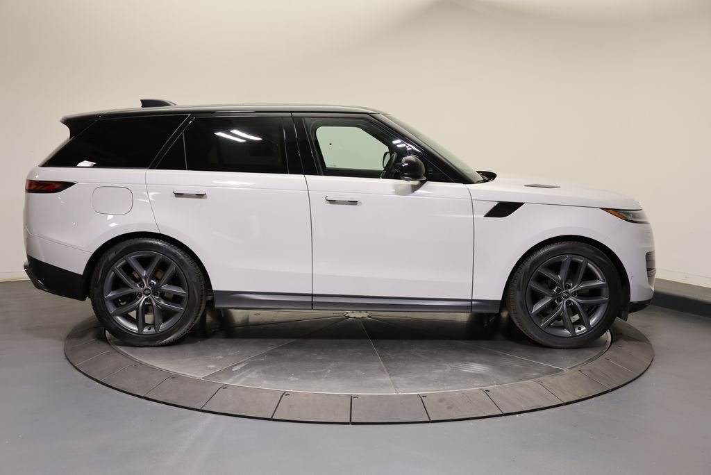 Used 2024 Borasco Gray Metallic Land Rover SE image 6