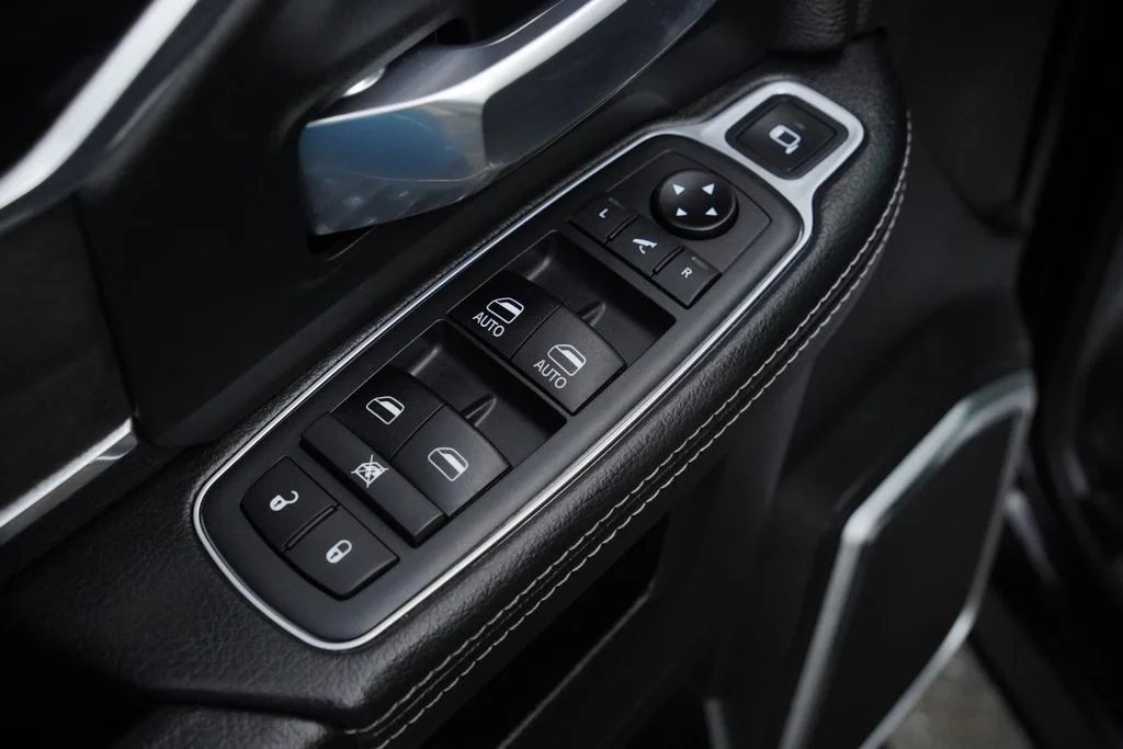 Used 2019 Black Ram Laramie image 17