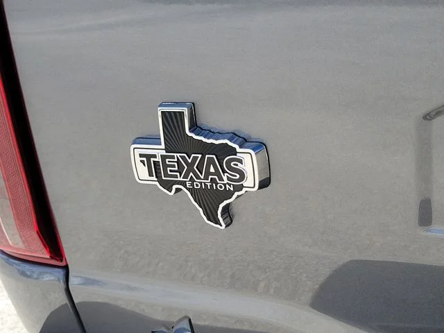 New 2026 Carbonized Gray Metallic Ford XLT image 5