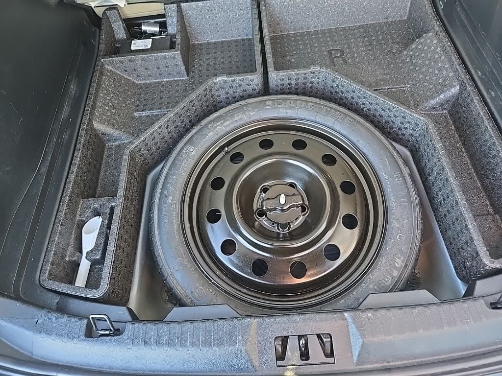 Used 2019 Blue Ford SEL image 97