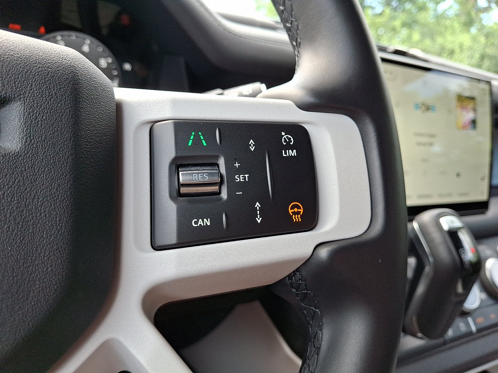 2025 Land Rover Defender X-Dynamic SE - Photo 22
