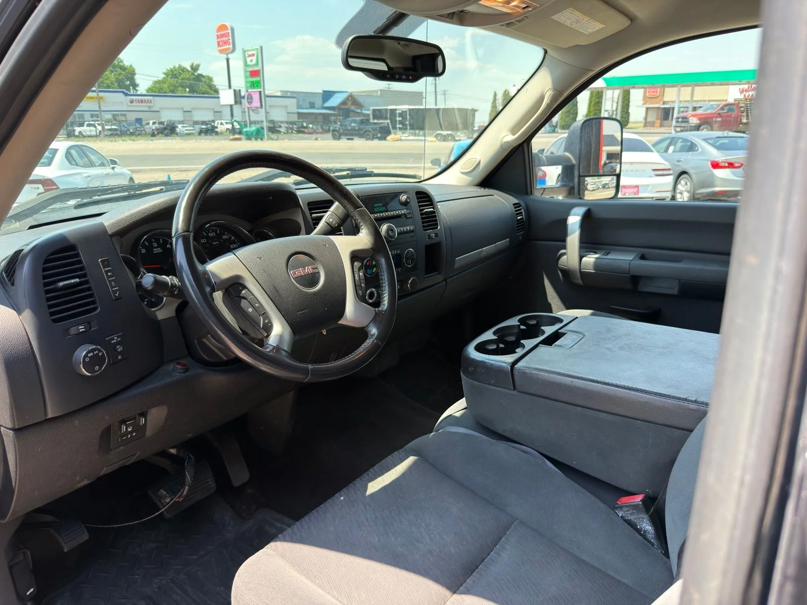 Used 2009 Black GMC SLE image 10