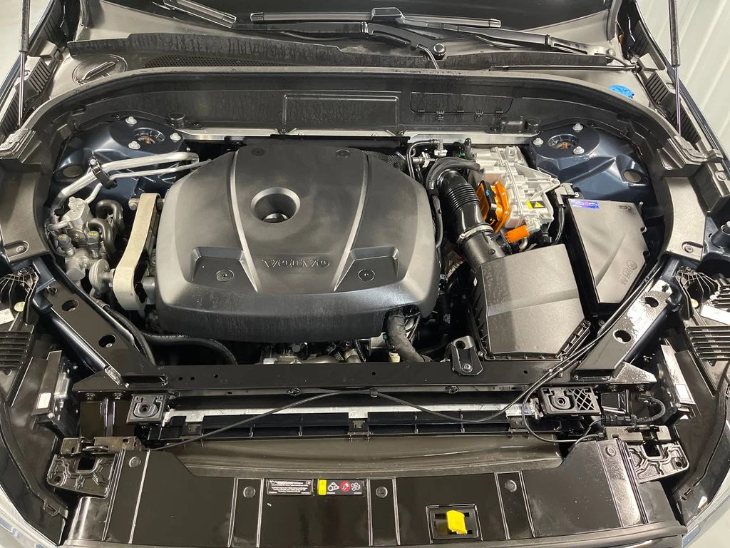Certified Used 2025 Blue Volvo T8 Plus image 10