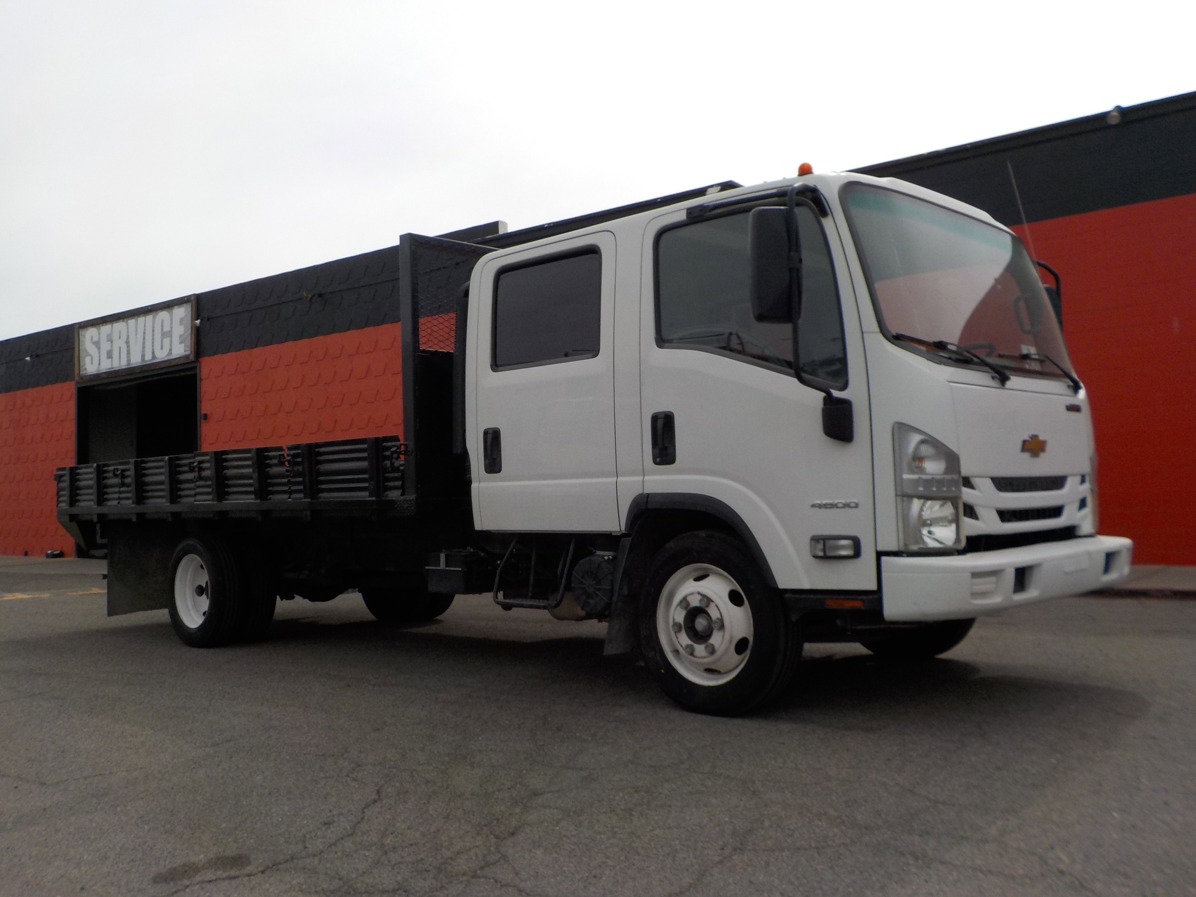 Used 2018 Arc White Chevrolet  image 19