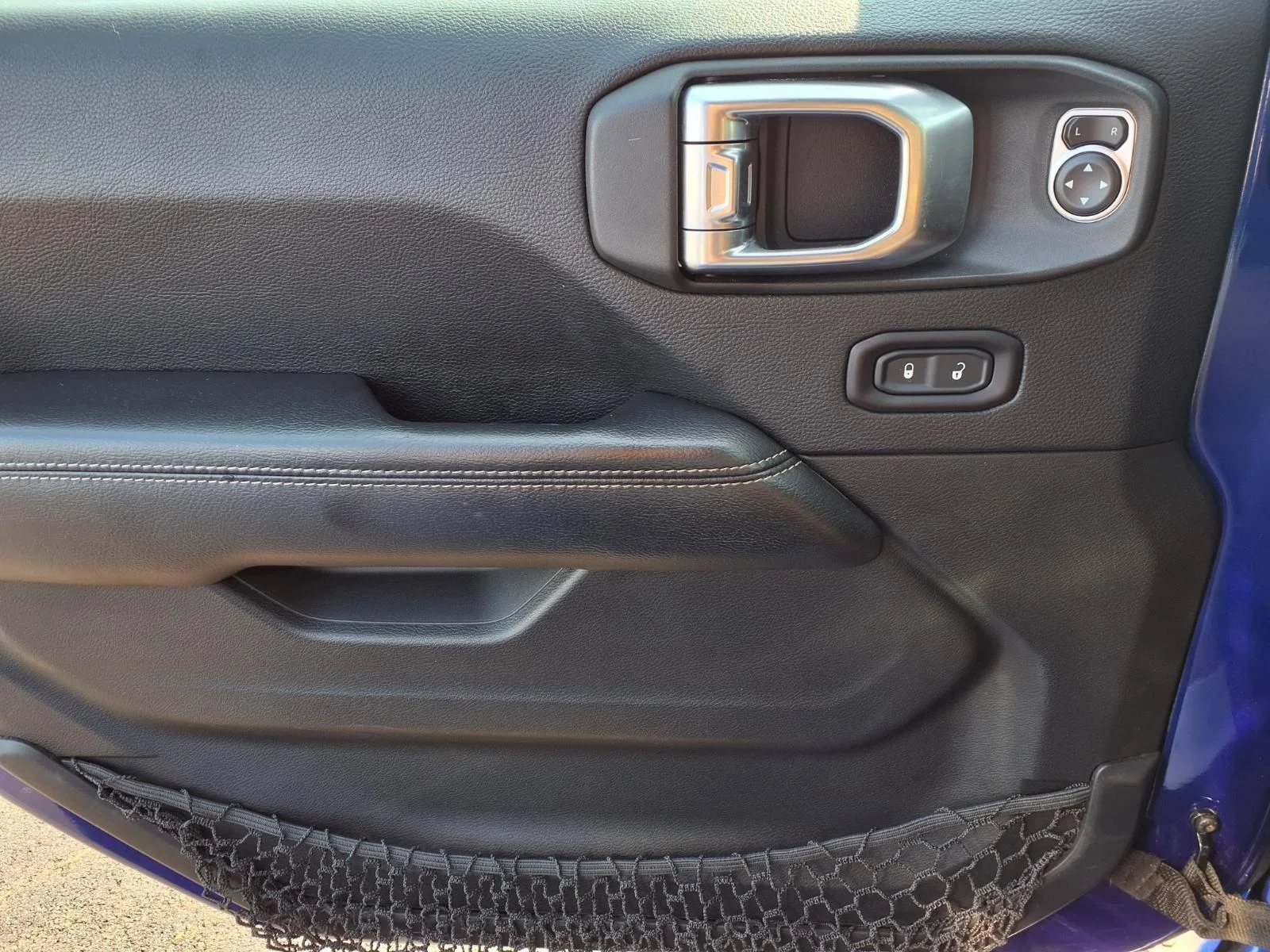 Used 2018 Ocean Blue Metallic Clearcoat Jeep Sahara image 19