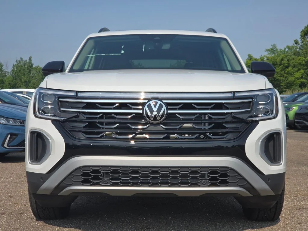 New 2026 Opal White Pearl Volkswagen 2.0T Peak Edition image 9