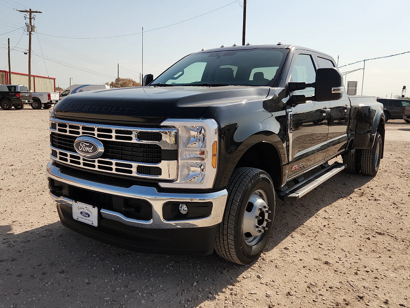 New 2027 Agate Black Metallic Ford XLT image 3