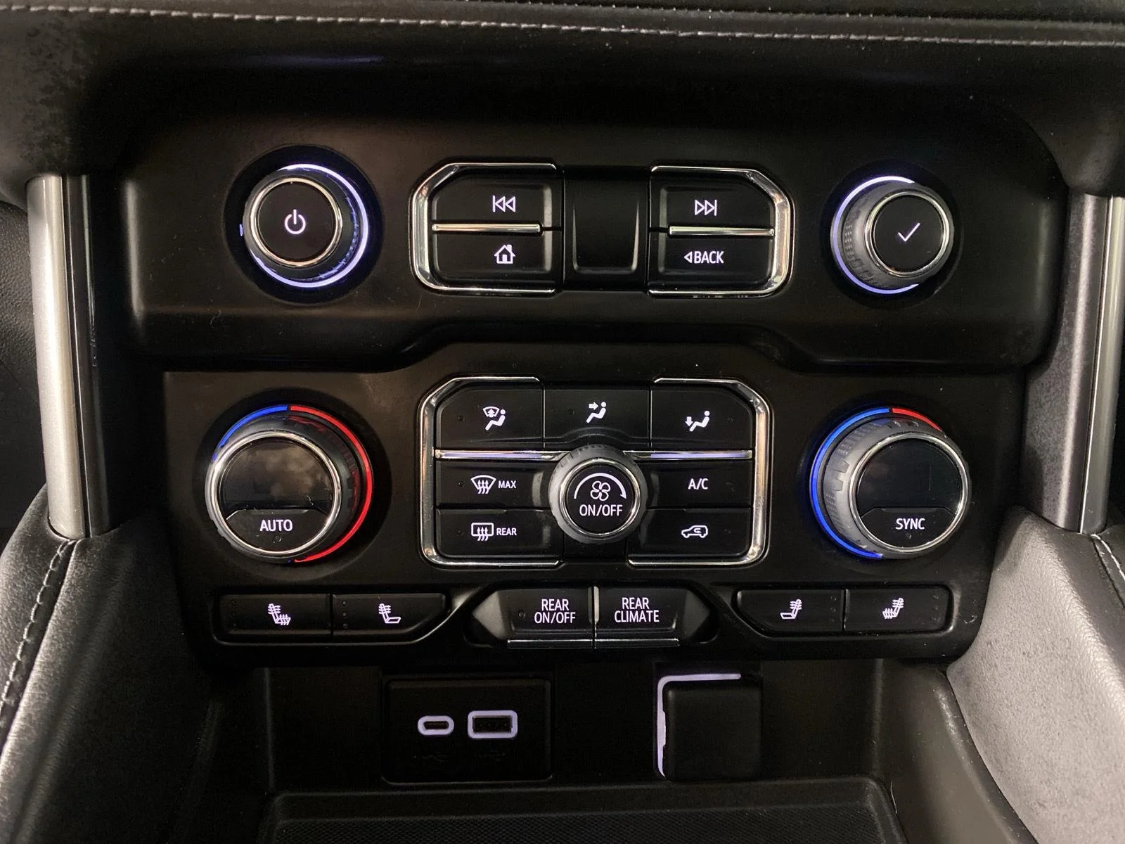 Used 2023 Summit White Chevrolet Z71 image 20