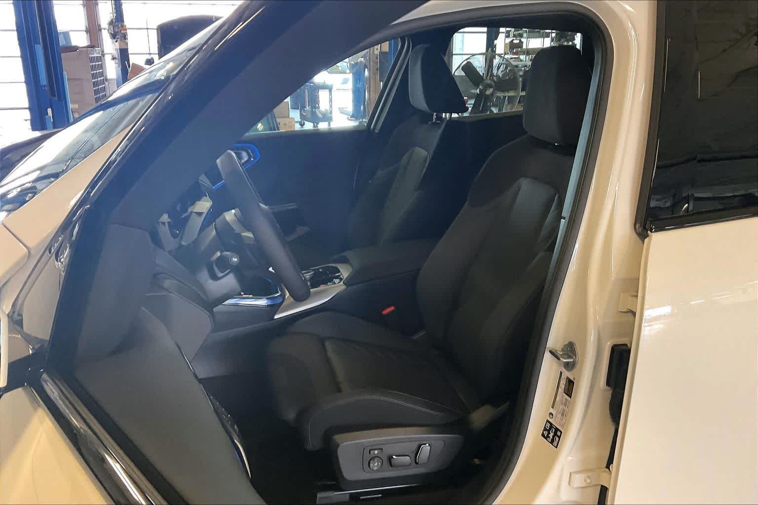 Used 2026 Alpine White BMW 30 xDrive image 9