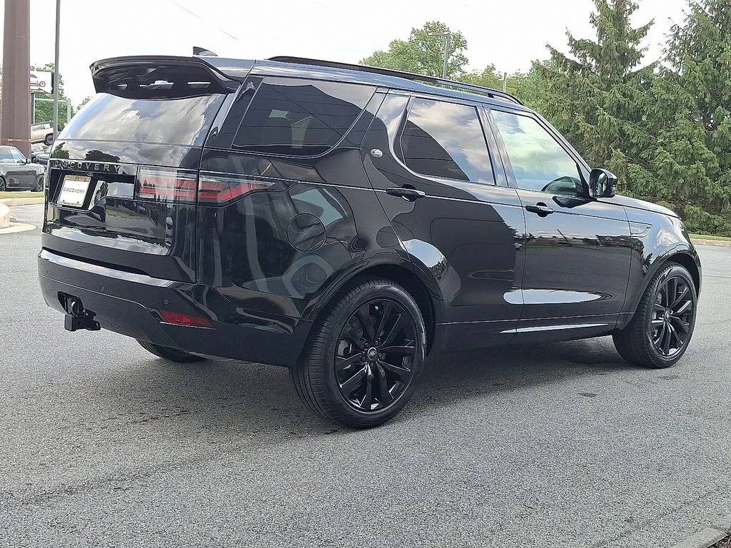 New 2026 Black Land Rover Dynamic SE image 3