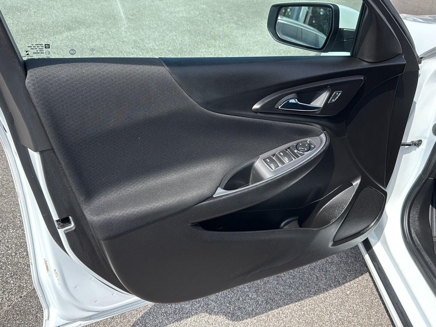 Used 2024 Summit White Chevrolet LT image 18