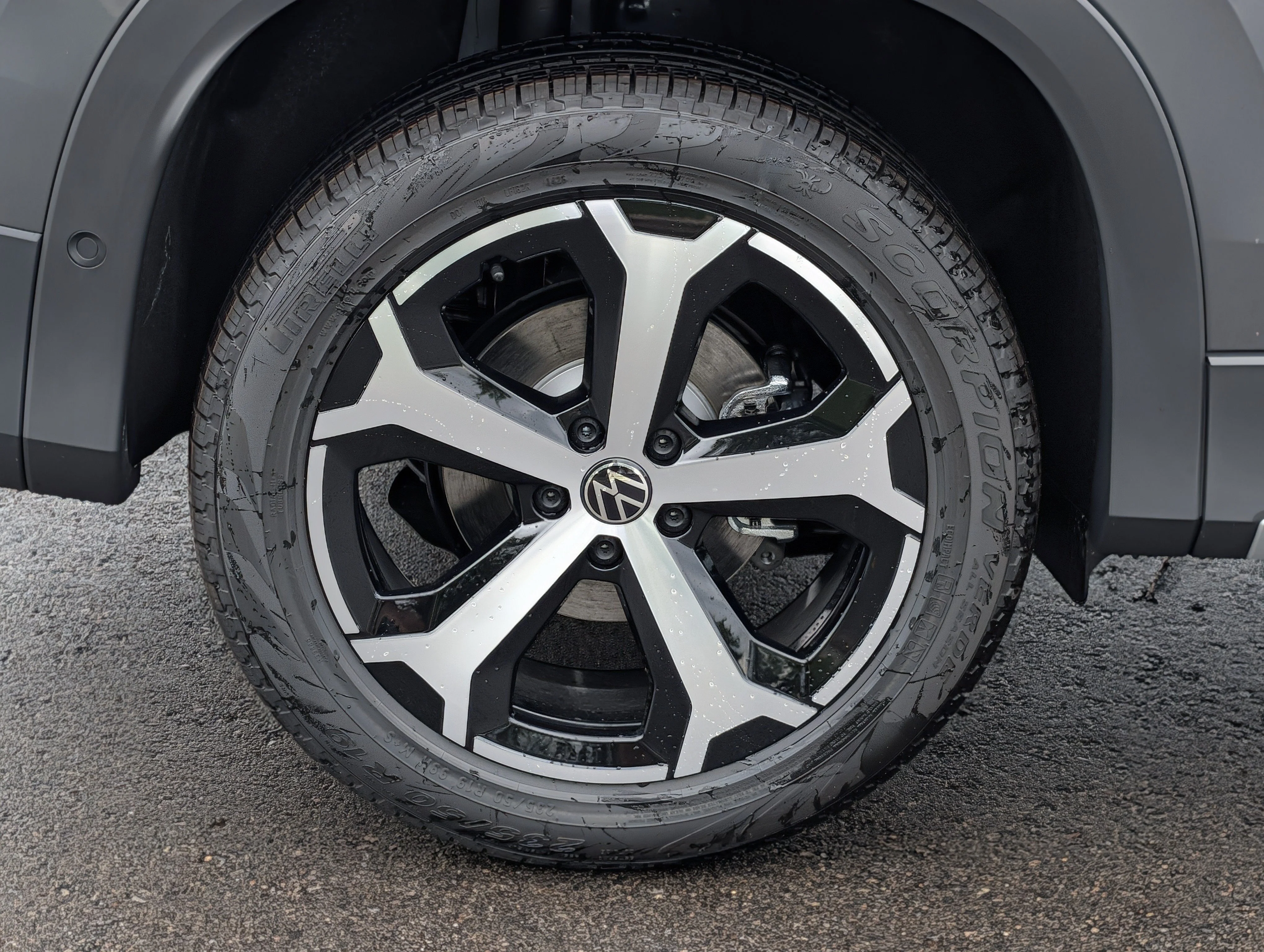 New 2026 Platinum Gray Metallic Volkswagen SE image 5