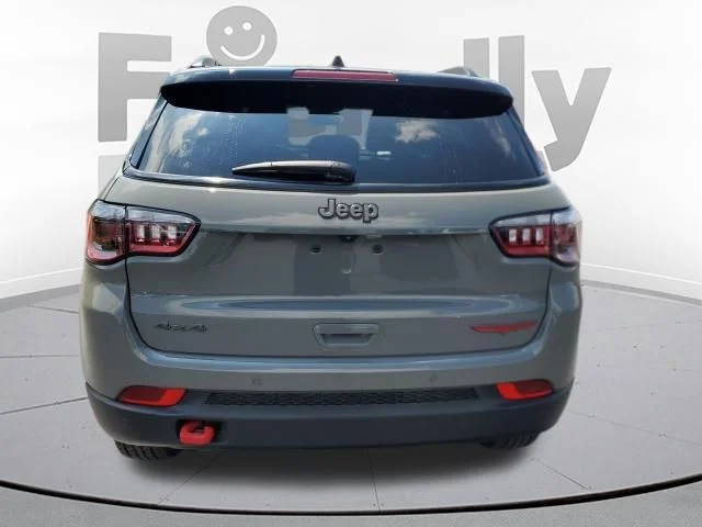 Used 2023 Gray Jeep Trailhawk image 4