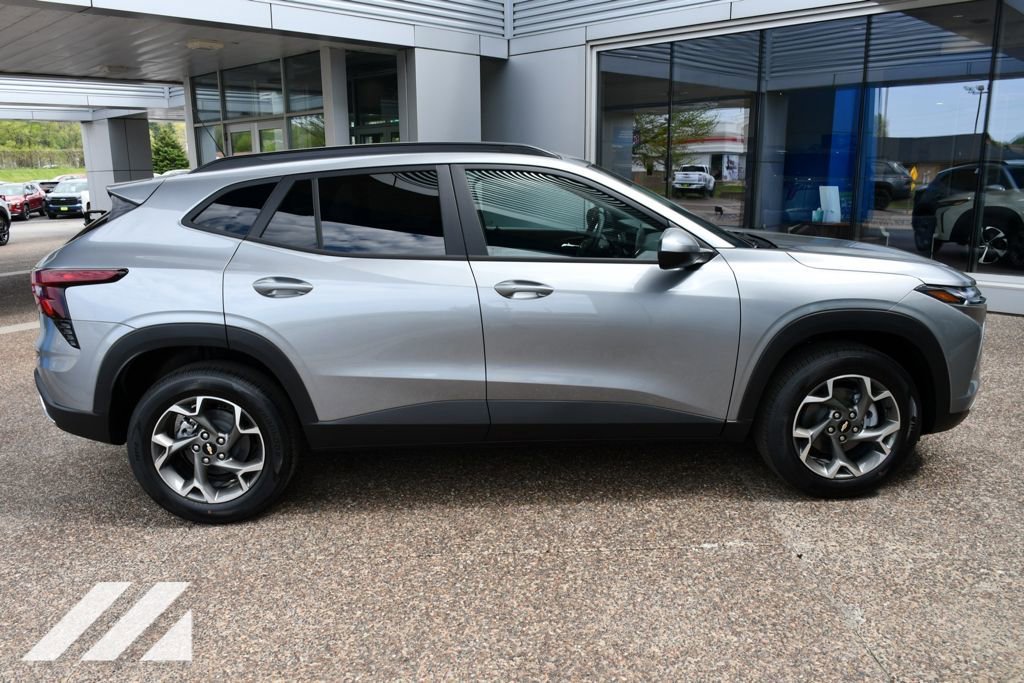 2026 Chevrolet Trax LT - Photo 9