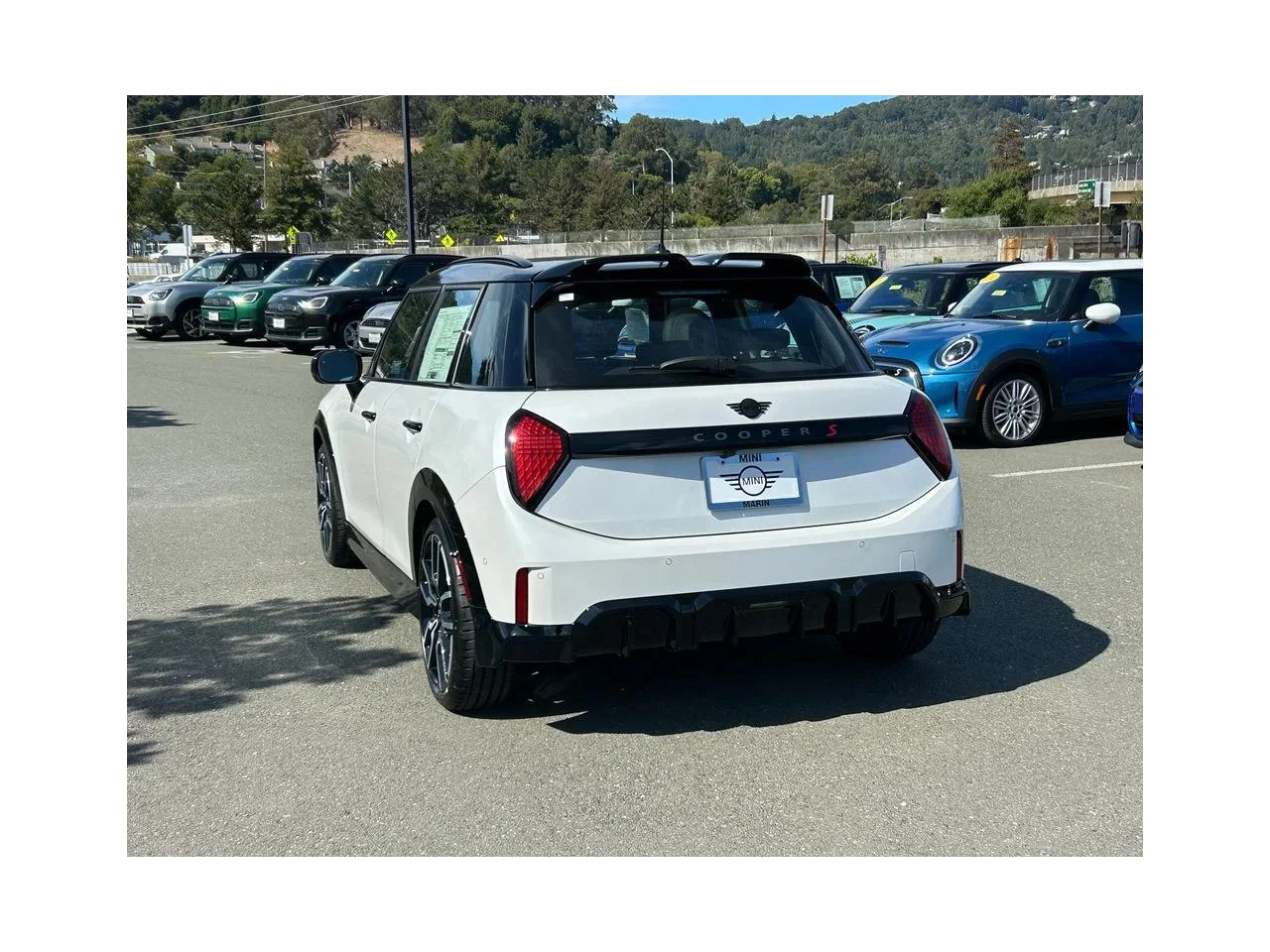 New 2026 Nanuq White Metallic MINI ICONIC image 3