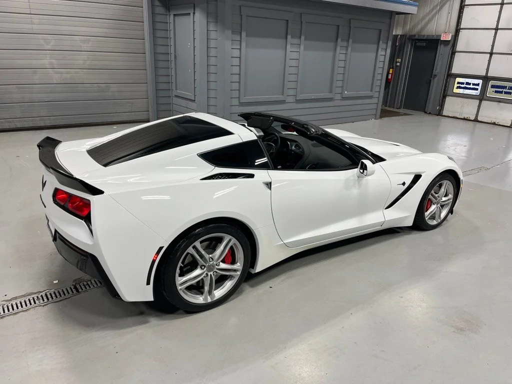 Used 2016 Arctic White Chevrolet Stingray image 17