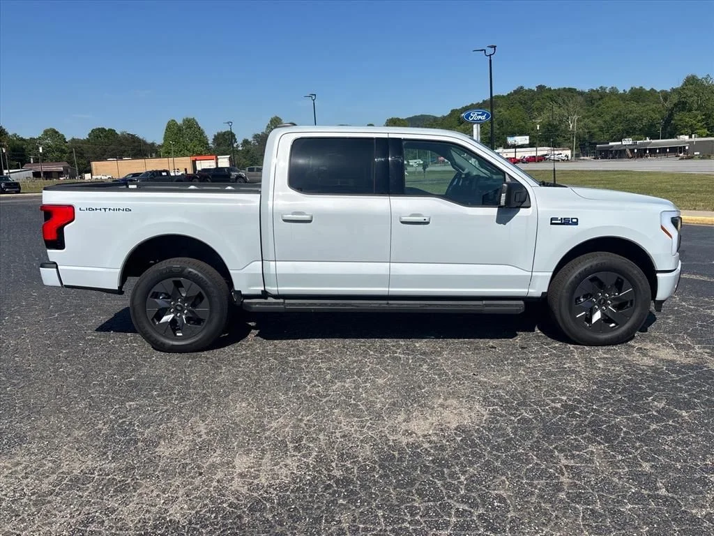 2025 Ford F-150 Lightning Flash - Photo 9