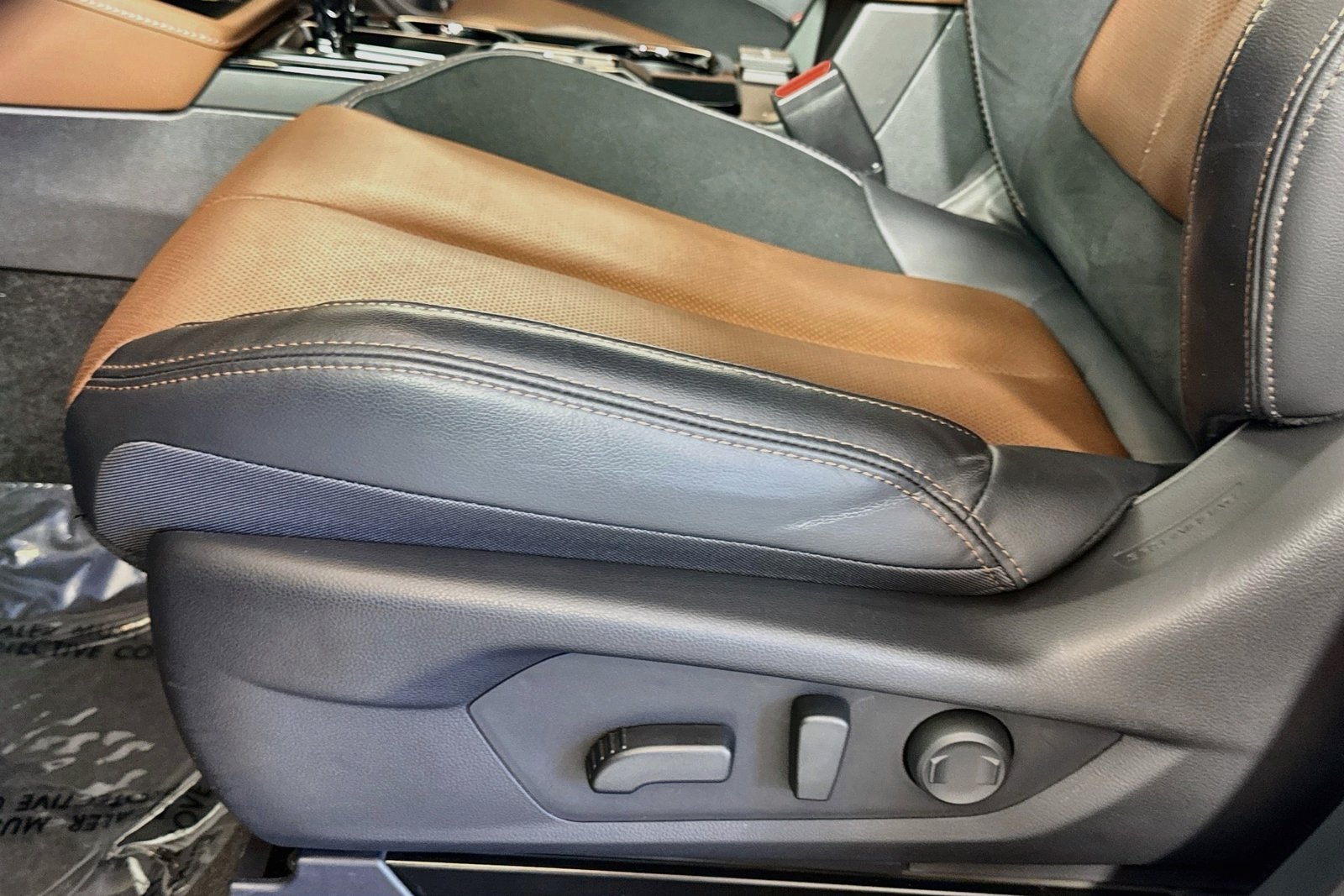 Used 2026 River Rock Pearl Subaru Touring image 18