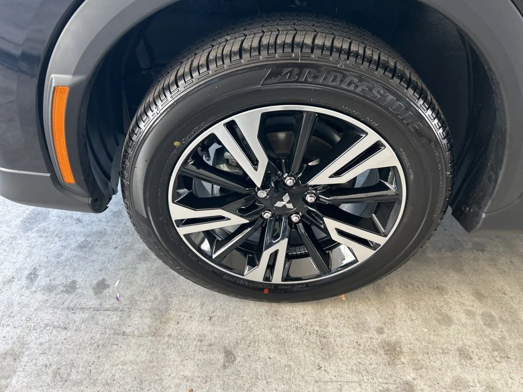 New 2026 Black Mitsubishi SE image 13