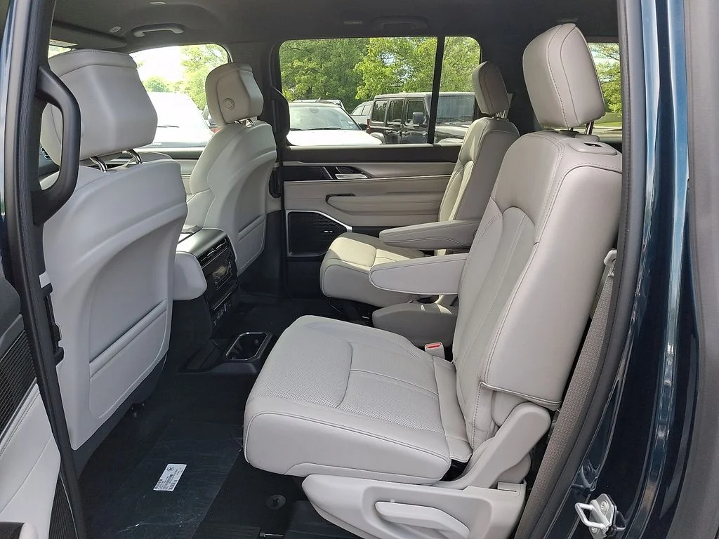 New 2026 Fathom Blue Pearlcoat Jeep Limited Altitude image 6